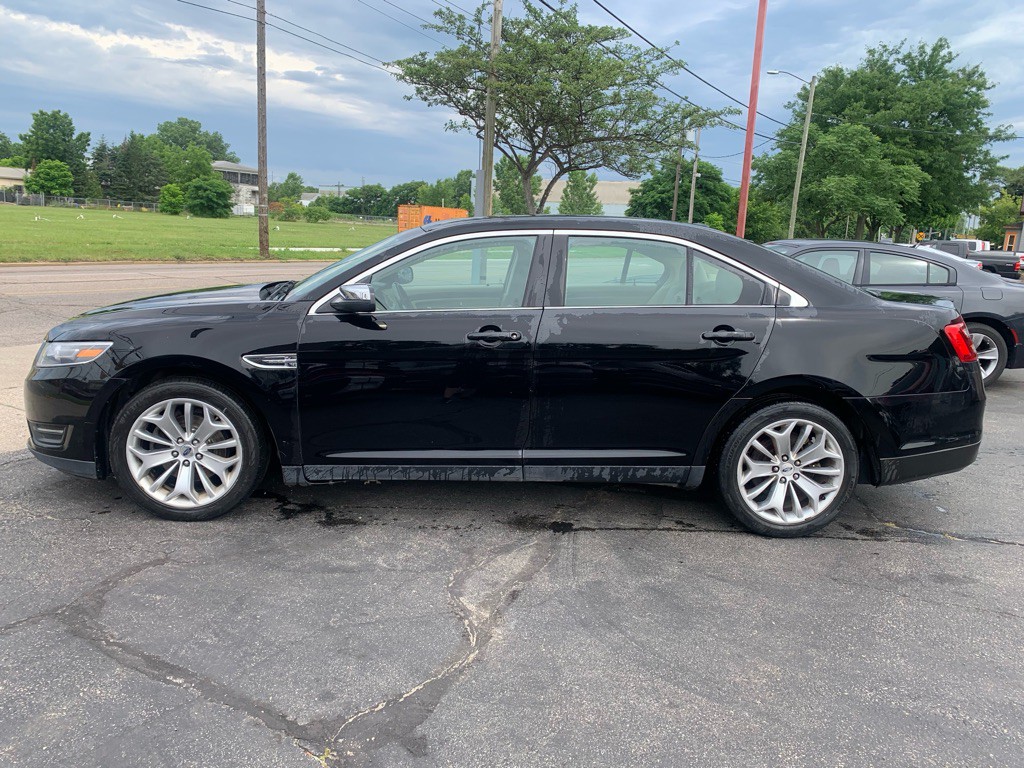 2018 Ford Taurus Image 3