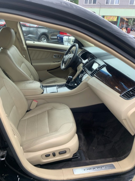 2018 Ford Taurus Image 9