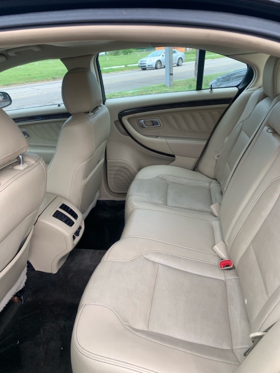 2018 Ford Taurus Image 11