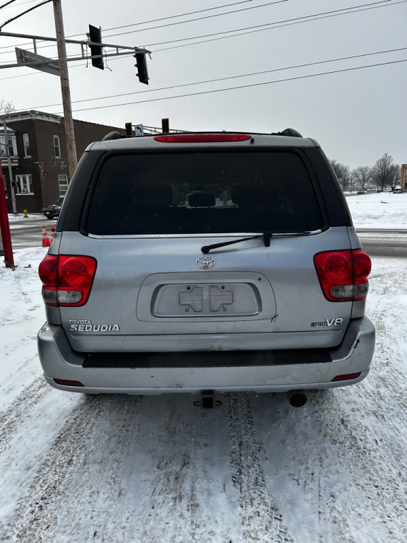 2005 Toyota Sequoia Image 5