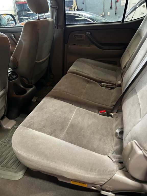 2005 Toyota Sequoia Image 13