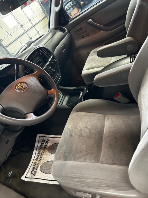 2005 Toyota Sequoia Image 14