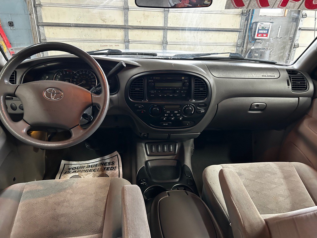 2005 Toyota Sequoia Image 16