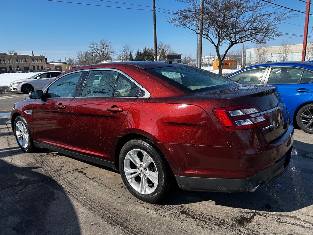 2015 Ford Taurus Image 4