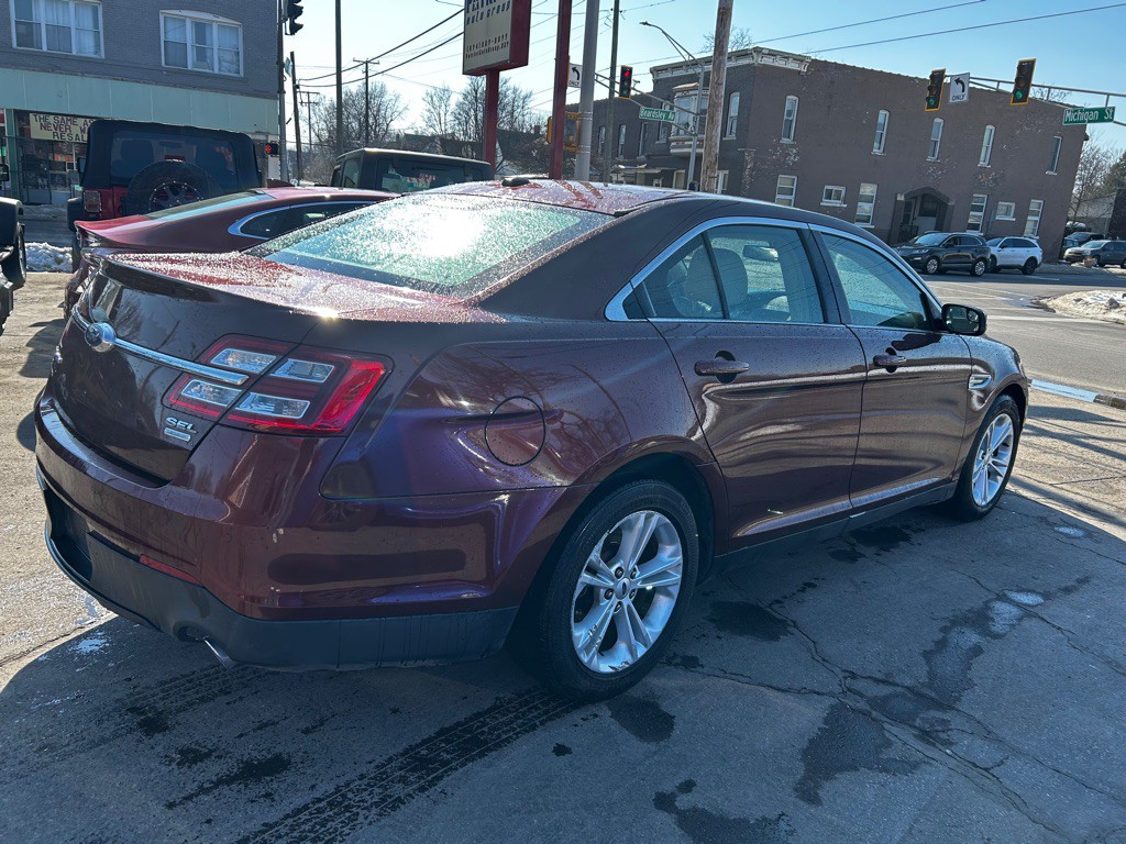 2015 Ford Taurus Image 7
