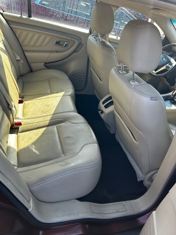 2015 Ford Taurus Image 11