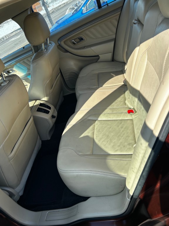 2015 Ford Taurus Image 12