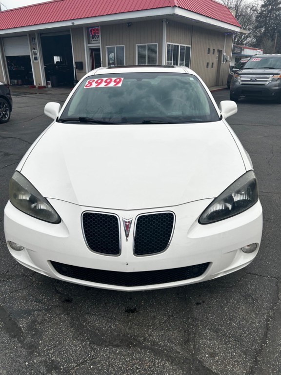 2007 Pontiac Grand Prix Image 2