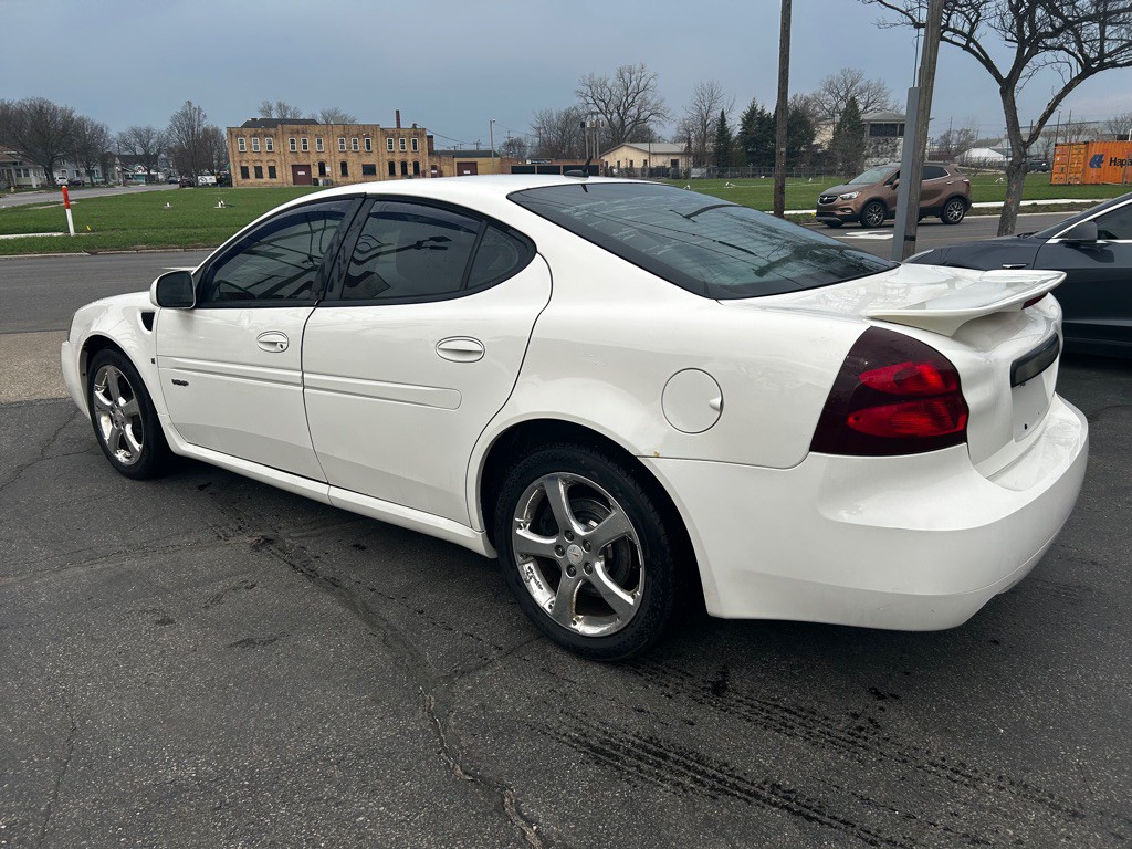 2007 Pontiac Grand Prix Image 4