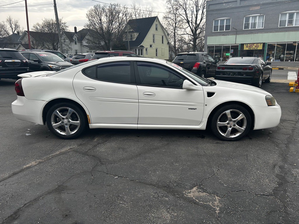 2007 Pontiac Grand Prix Image 8