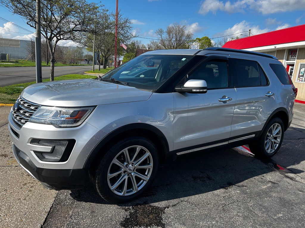 2017 Ford Explorer Image 1