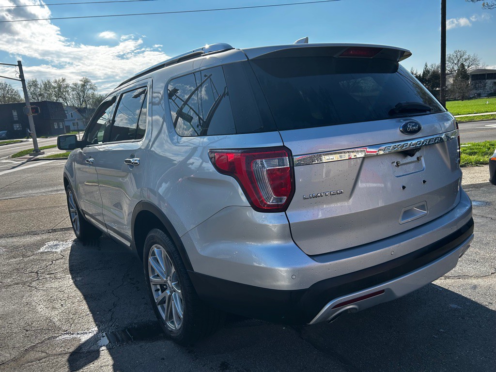 2017 Ford Explorer Image 4