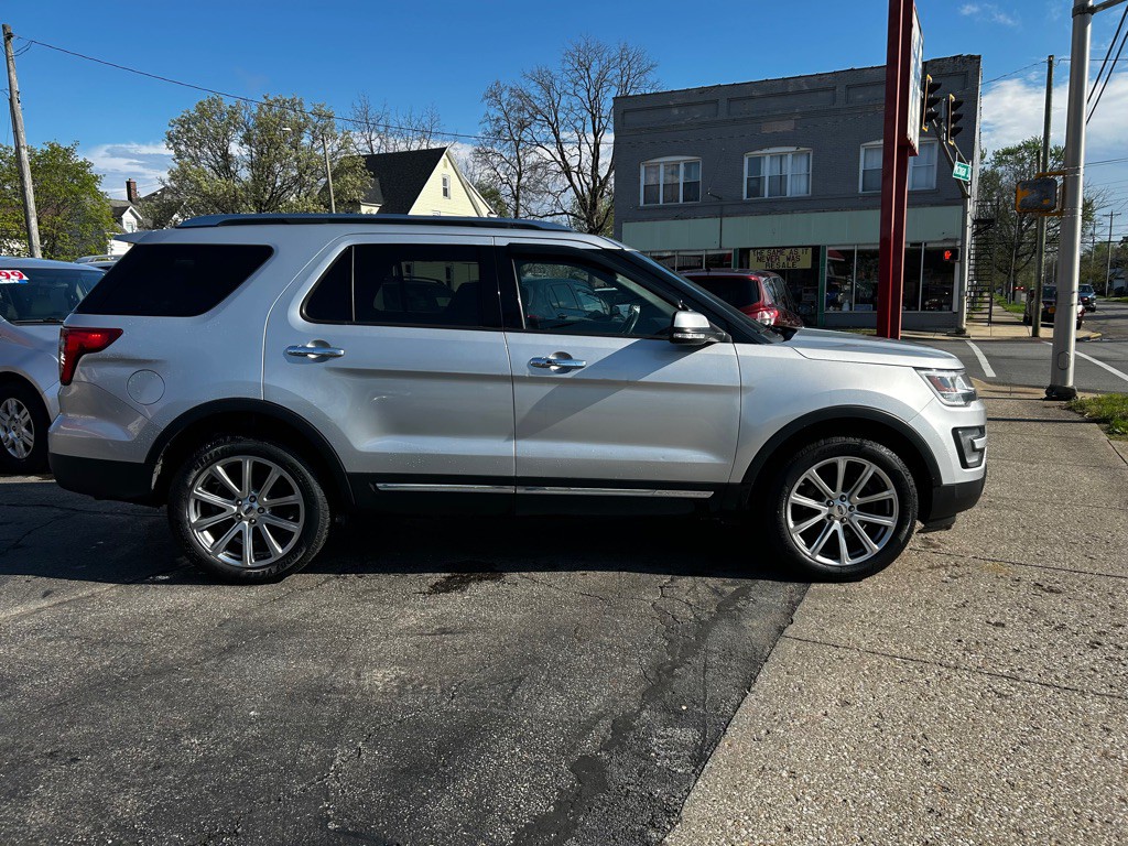2017 Ford Explorer Image 8