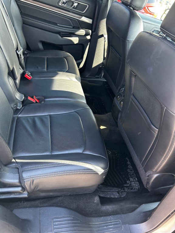 2017 Ford Explorer Image 12