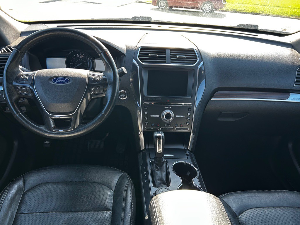2017 Ford Explorer Image 16
