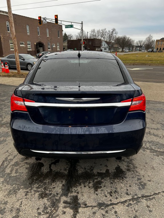 2013 Chrysler 200 Image 5