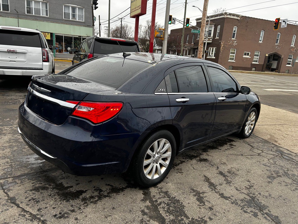 2013 Chrysler 200 Image 7