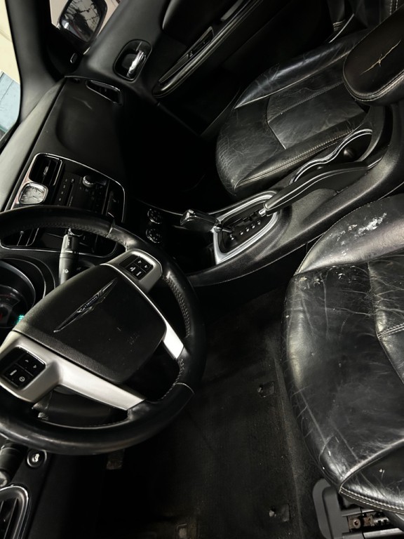 2013 Chrysler 200 Image 13