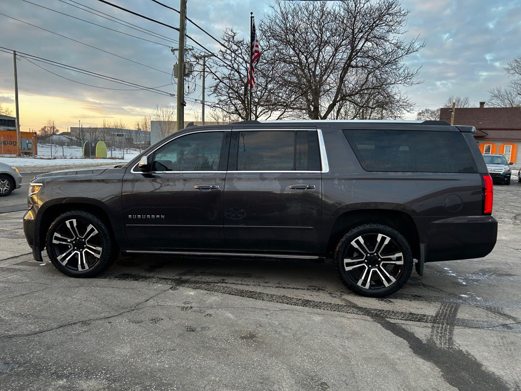 2017 Chevrolet Suburban Image 3