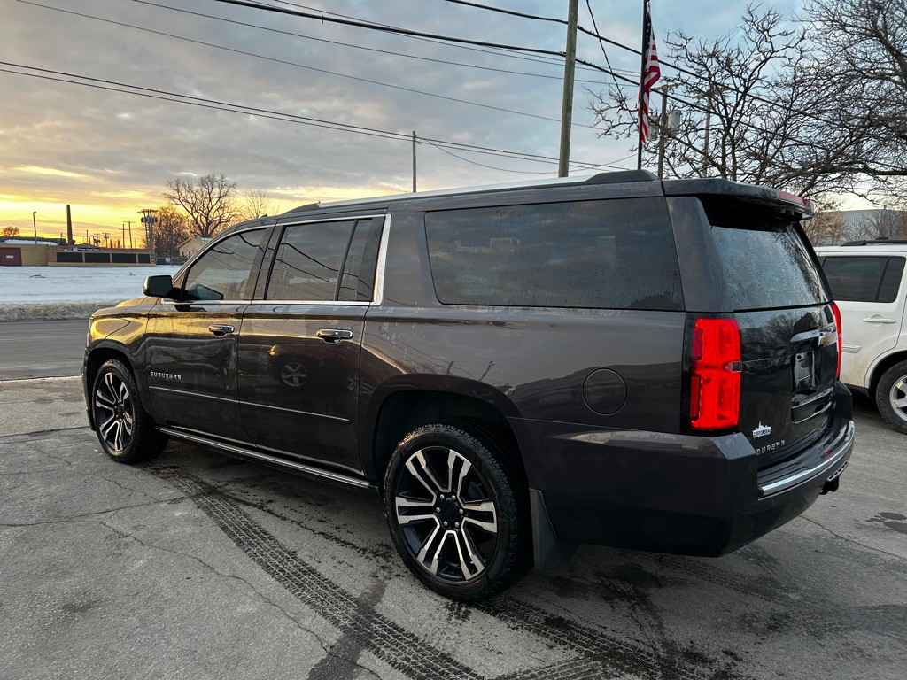 2017 Chevrolet Suburban Image 4