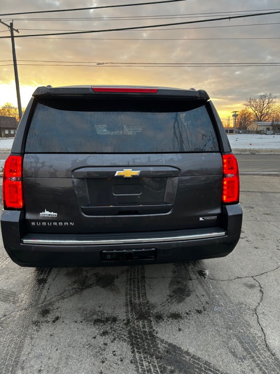 2017 Chevrolet Suburban Image 5
