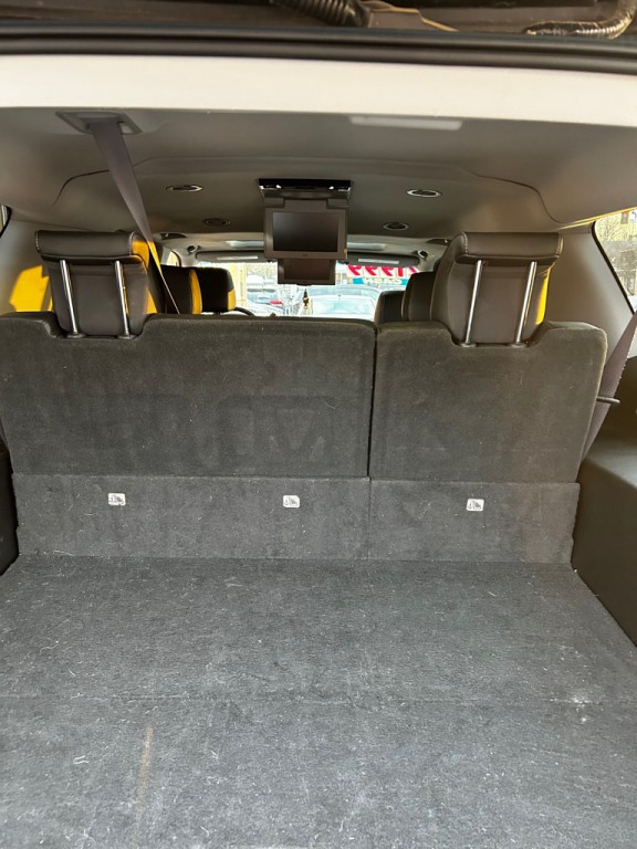 2017 Chevrolet Suburban Image 6