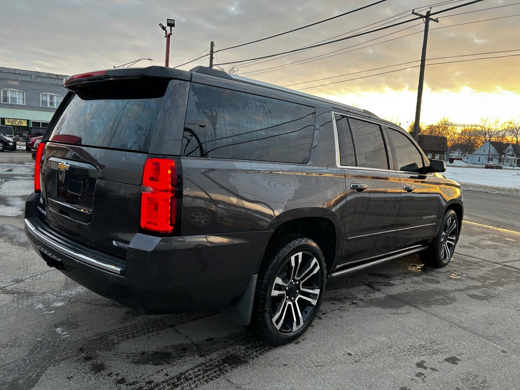 2017 Chevrolet Suburban Image 7