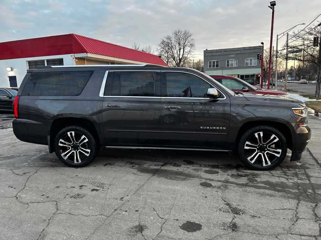 2017 Chevrolet Suburban Image 8