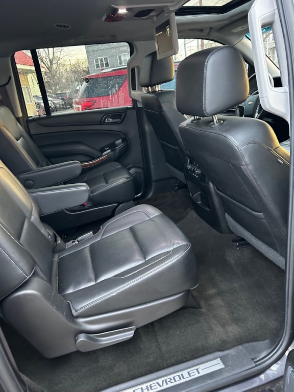 2017 Chevrolet Suburban Image 12