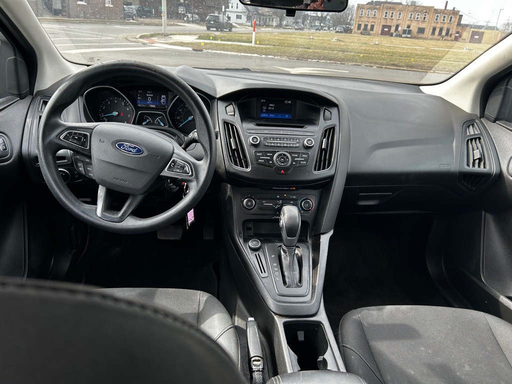 2017 Ford Focus Image 12