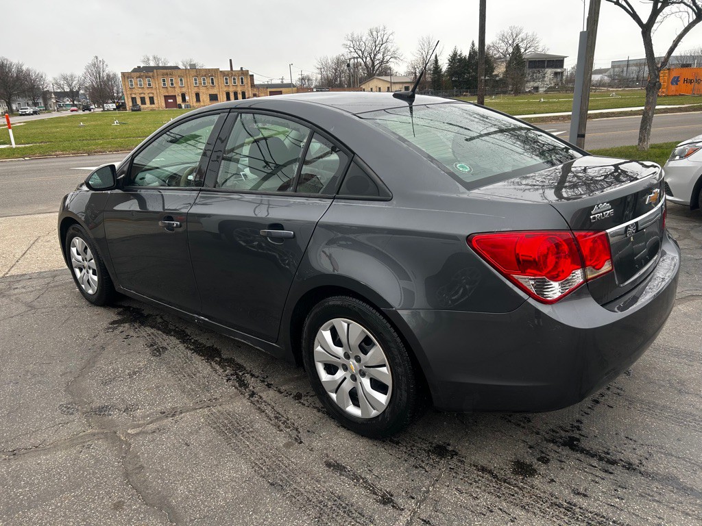 2013 Chevrolet Cruze Image 4