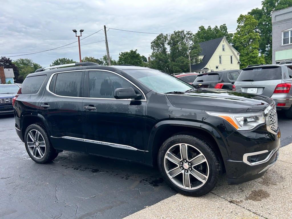 2017 GMC Acadia Image 9