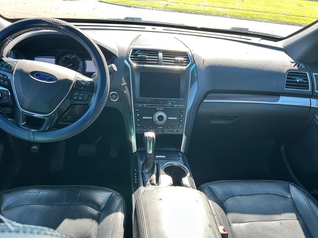 2016 Ford Explorer Image 18