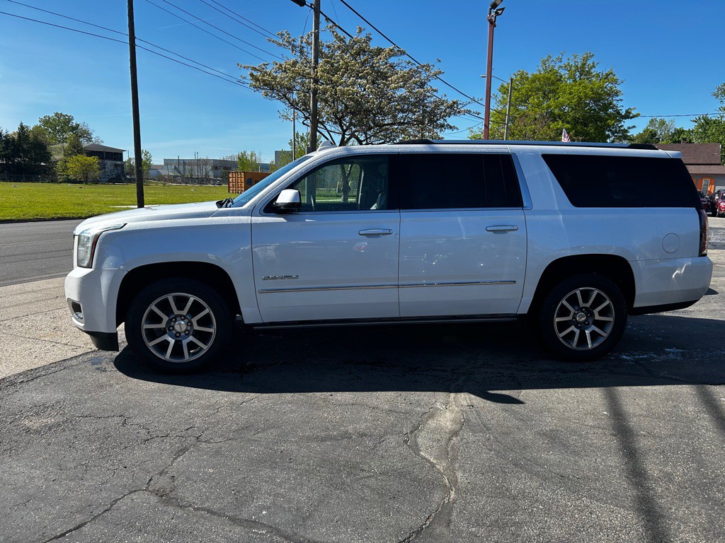 2017 GMC Yukon Image 3