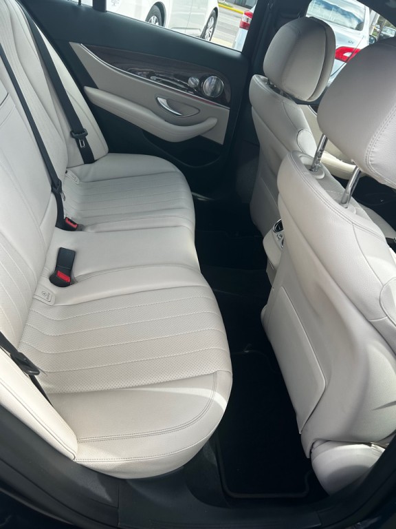 2017 Mercedes-Benz E-Class Image 11