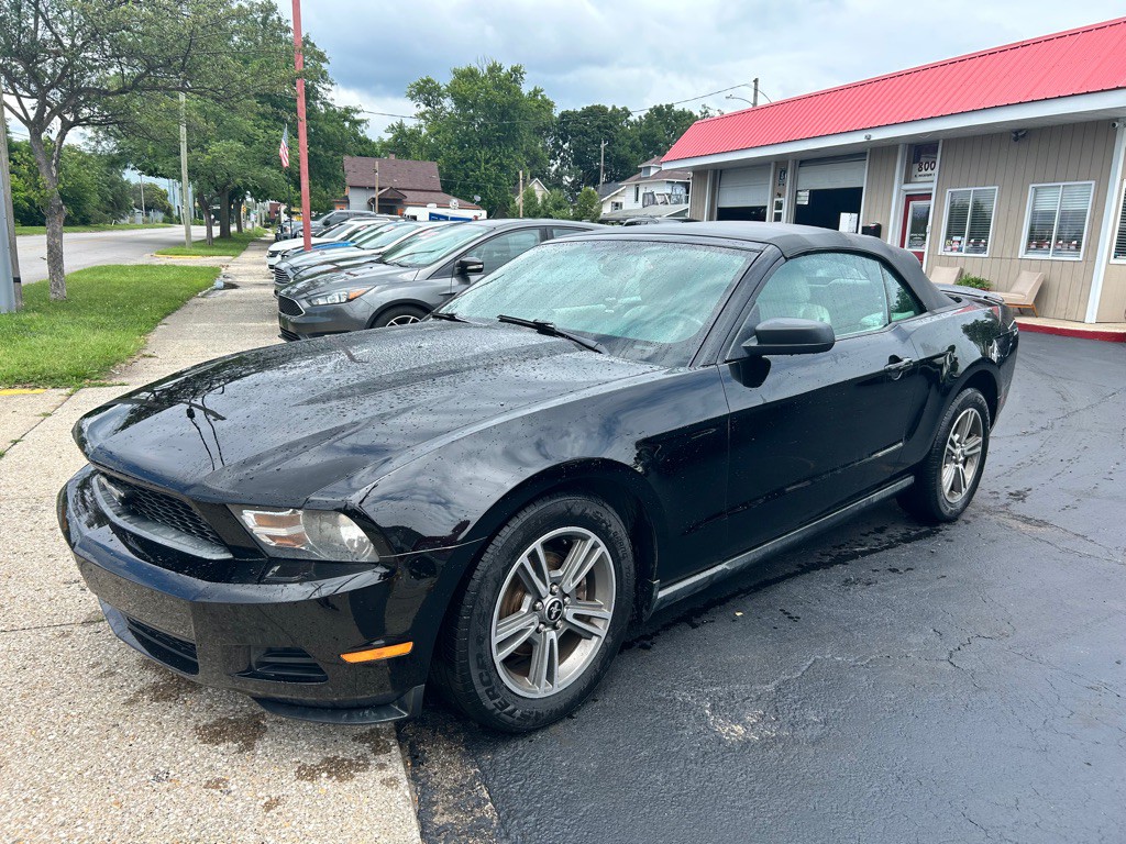 2010 Ford Mustang Image 1