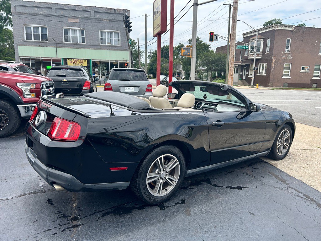 2010 Ford Mustang Image 14