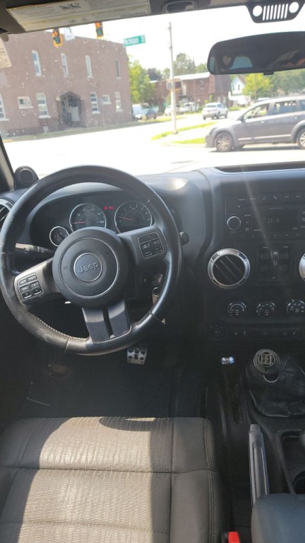 2011 Jeep Wrangler Unlimited Image 12
