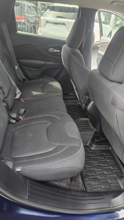 2016 Jeep Cherokee Image 12