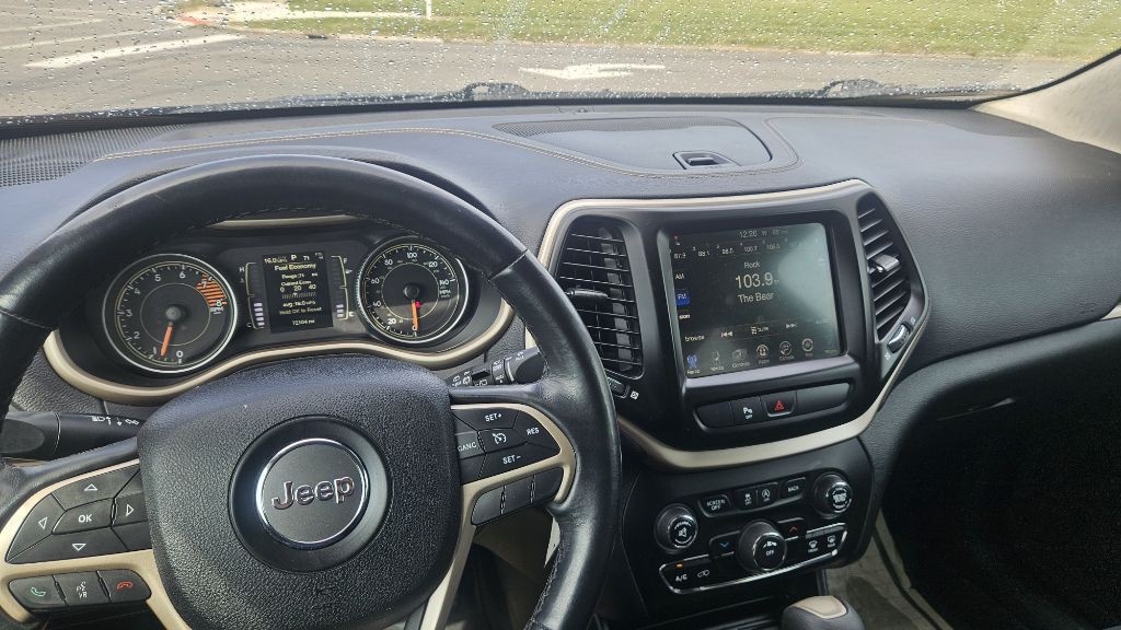 2016 Jeep Cherokee Image 17