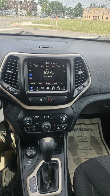 2016 Jeep Cherokee Image 18