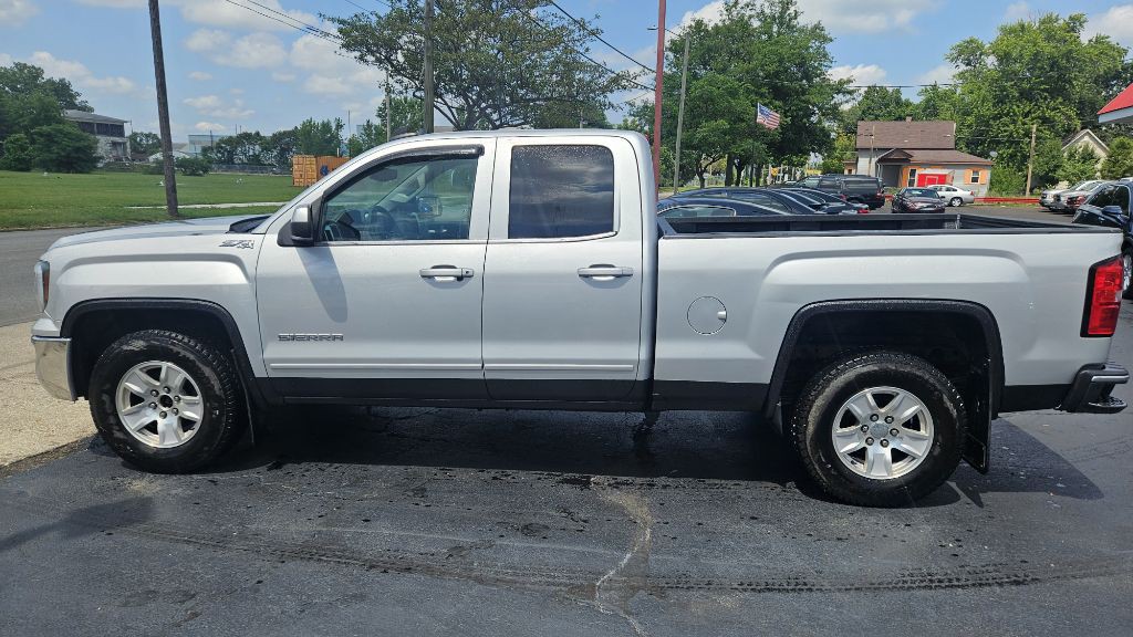 2017 GMC Sierra Image 2