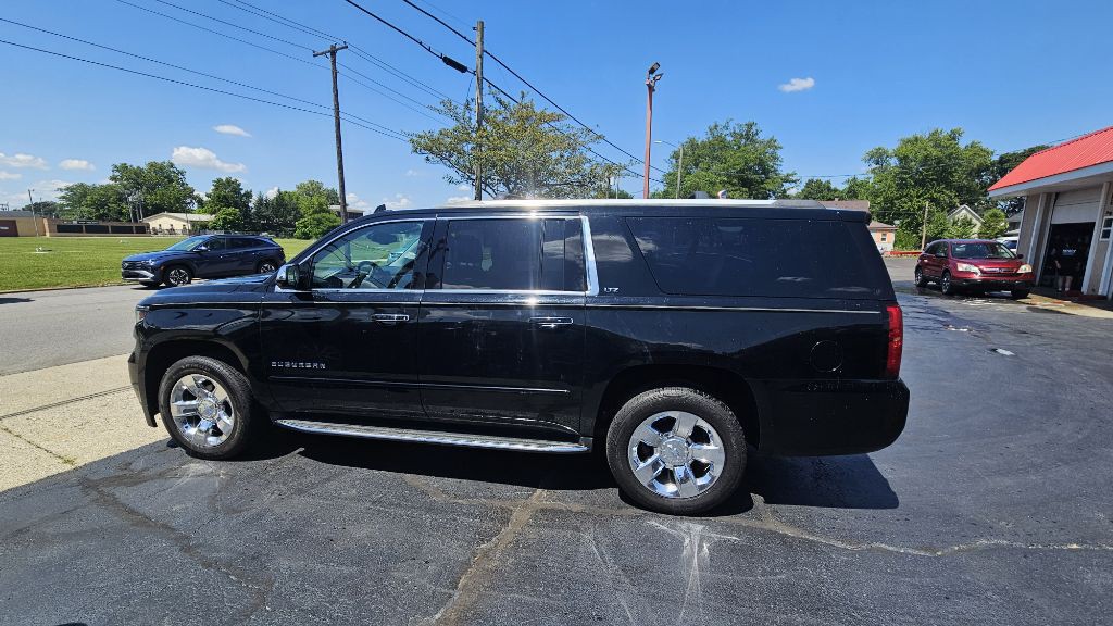 2016 Chevrolet Suburban Image 2
