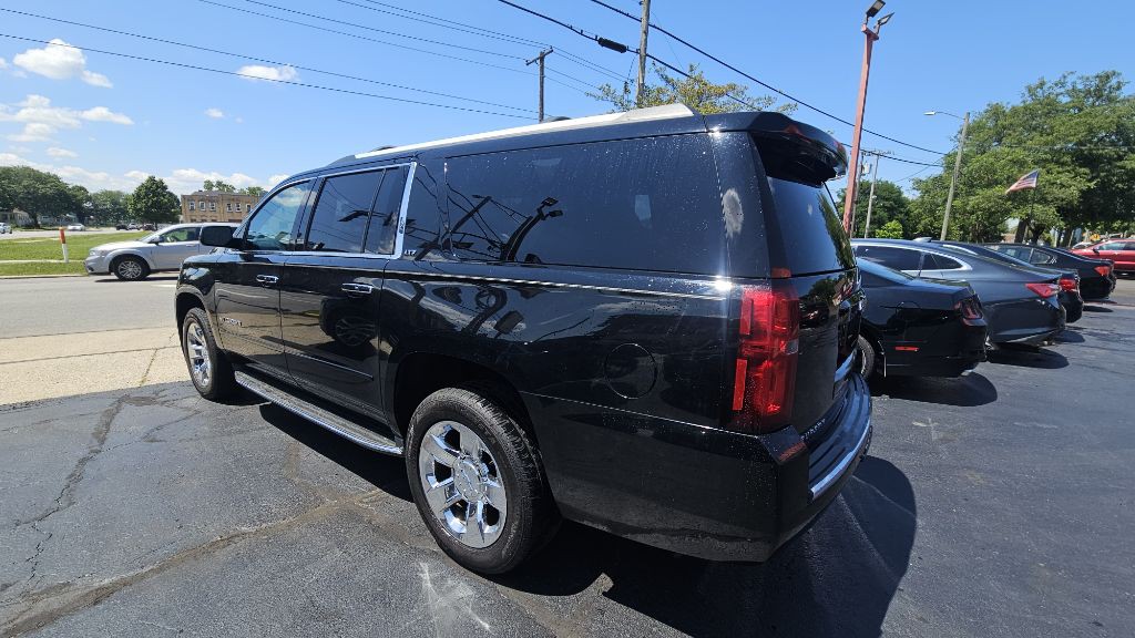 2016 Chevrolet Suburban Image 3