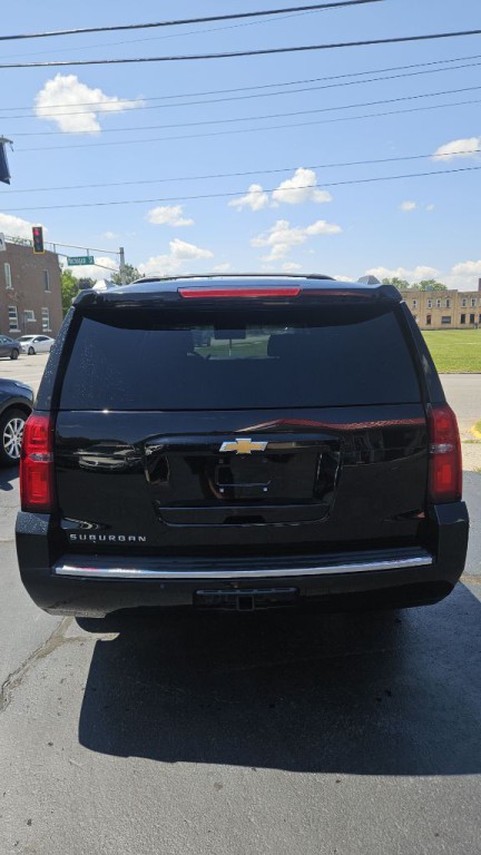 2016 Chevrolet Suburban Image 4
