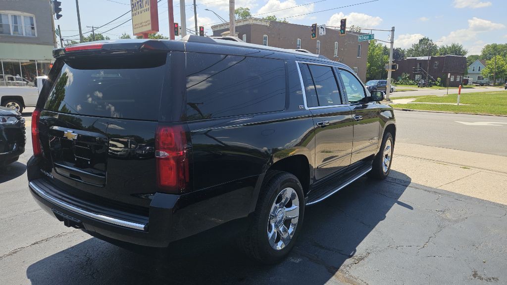 2016 Chevrolet Suburban Image 5