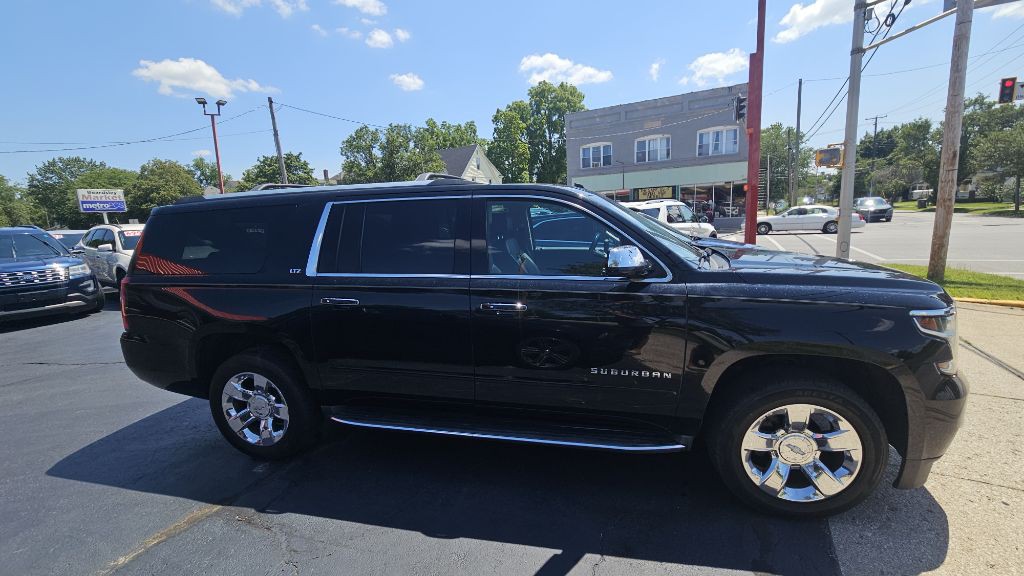 2016 Chevrolet Suburban Image 6