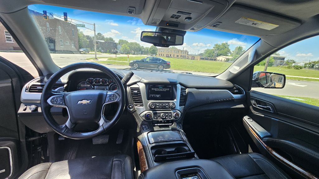 2016 Chevrolet Suburban Image 12