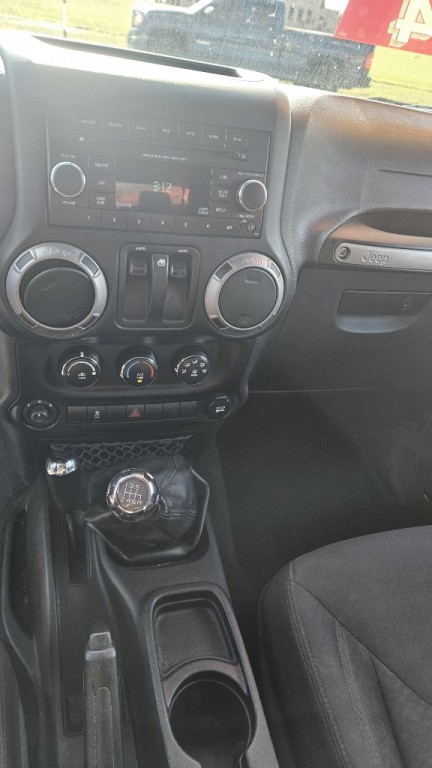 2015 Jeep Wrangler Image 13
