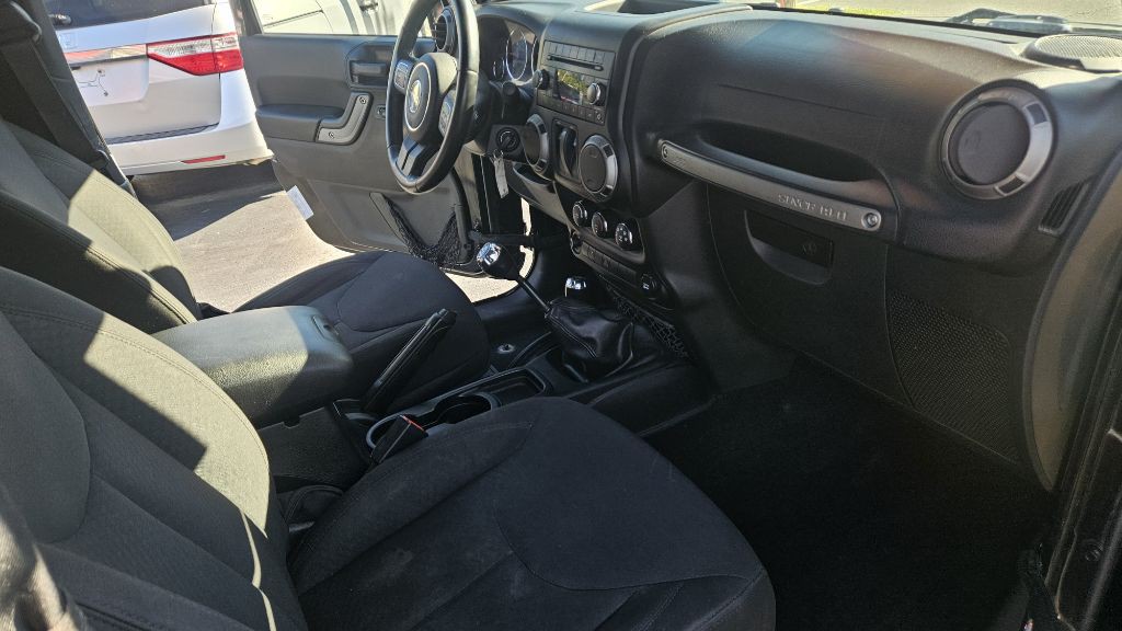2015 Jeep Wrangler Image 14